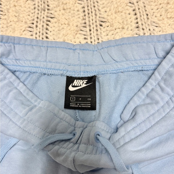 Nike Women's Light Blue Mid Rise Athletic Shorts - Picture 2 of 3